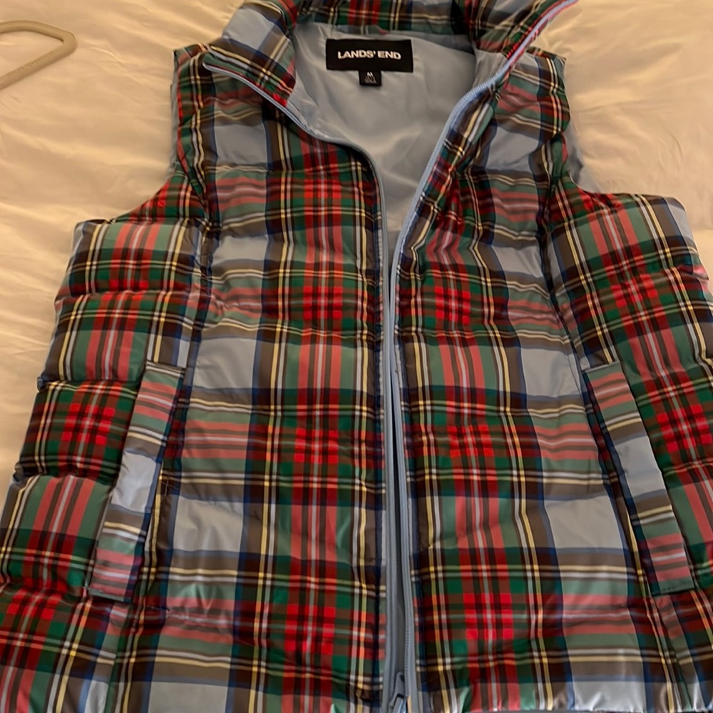 Land ends vest